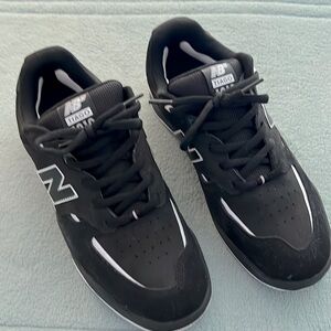 Men’s black New Balance sneakers size 9,5